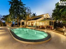 StayVista at Villa Blanca with Bonfire, pool
