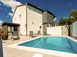 Stunning Home In Soline