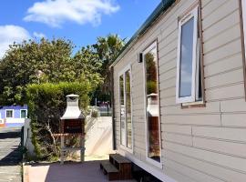 Camping Villa Park Zambujeira do Mar，位于赞布热拉-杜马尔的酒店