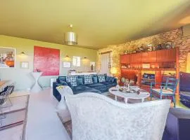 Amazing Home In Villaines-La-Gonais