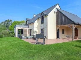 Nice Home In Montreuil-Sous-Pérouse