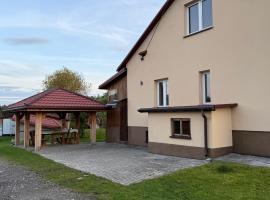 Pokoje Gościnne Pod Szyszkami，位于Adamów的酒店