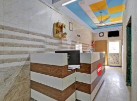 Hotel O POP Hotel Dk Guest House，位于艾哈迈达巴德的酒店