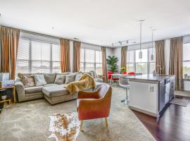 Luxury Downtown Crown Apartment，位于盖瑟斯堡的酒店