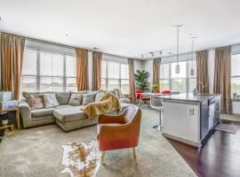 Luxury Downtown Crown Apartment