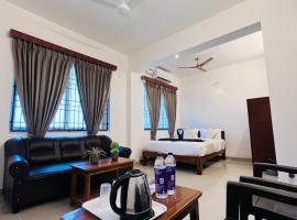 THE PLAZA, Very Close to Indira Gandhi Square, Near Sri Kamatchi Hotel, 100 feet Road, PONDICHERRY - JR Groups，位于蓬蒂切里的酒店