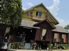 Roomstay "Ghumah Uwan" bilik kayu