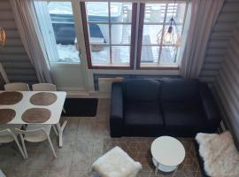 S&ouml;p&ouml; m&ouml;kki Himoksella palveluiden vieress&auml;，位于耶姆赛的带热水浴缸的酒店