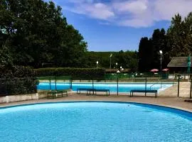 Charmant Bungalow avec piscine et emplacement voiture