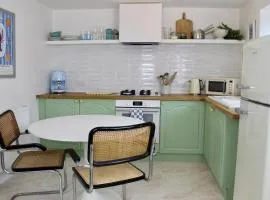 Modern Country Cottage Stay