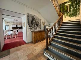Les Apparts'hôtel de Margot，位于考特尼的酒店