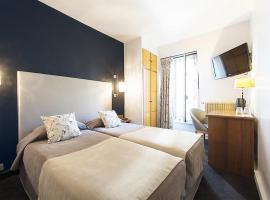 Crown Hotel，位于Saint-Hilaire-en-Lignières的酒店