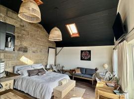 The Stonehouse Makers' Maisonette，位于皮克图的酒店