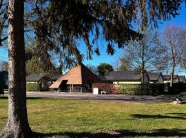 Trekkershutten - Camping Groenpark，位于Zele的酒店