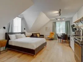 Loft at 913 Shefford