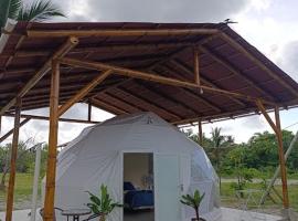 Domo Premium en la playa de Isla Portete，位于Muisne的酒店