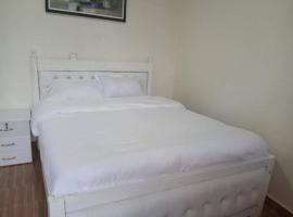 Chambersluxe Accomodation and Restaurant，位于Keruguya的酒店
