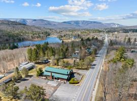 Jessie's Harvest House，位于Tannersville的带停车场的酒店