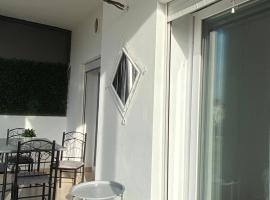Appartement cozy en r&eacute;sidence Marina, Sa&iuml;dia，位于萨伊迪耶的带泳池的酒店