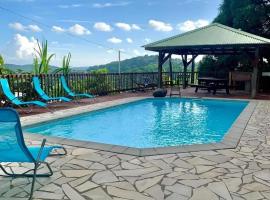 Bel appartement à Ducos avec piscine privée，位于Ducos的酒店