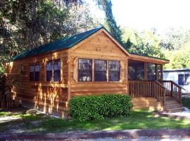 Riverside Lodge Resort，位于因弗尼斯的露营地