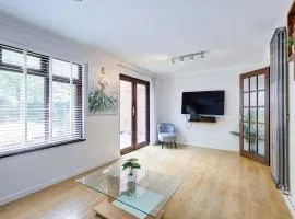 Modern and Spacious 3 Bedroom Home in Peterborough