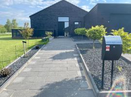 Moderne bynært hus，位于霍尔斯特布罗的酒店