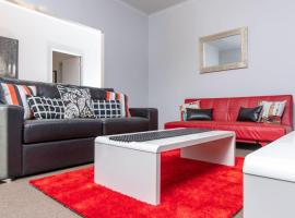 Riverview- Modern 3 Bedroom sleeps 2-8，位于高勒的酒店