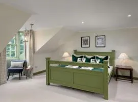 Historic Trackside Retreat, Charming Getaway