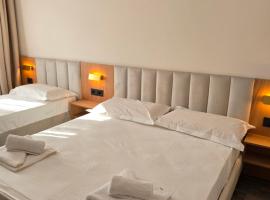 Azure Hotel Dhermi，位于德尔米的酒店