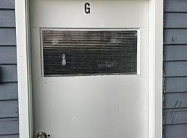 2 double and 1 sofa beds garden chalet, 7D Salisbury Road, Rotorua，位于罗托鲁瓦的小屋