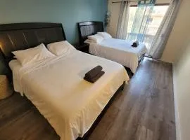 Great Location Double Queen Bed Unit