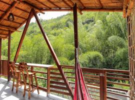 Glamping Salvando Rios，位于佩雷拉的酒店