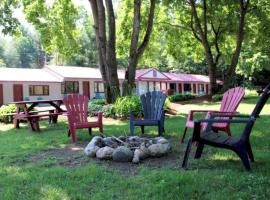 Luzerne Court Motel，位于Lake Luzerne的酒店