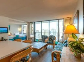Spacious & Affordable Waikiki Getaway - Perfect for Families & Groups, Near Beach includes Free Parking (22208)