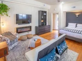 Romantic Studio Apt in Historic Downtown Savannah