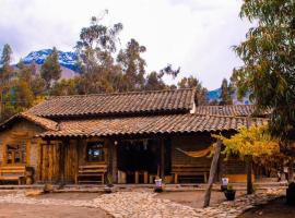 El Tio Hostal，位于奥塔瓦洛的带停车场的酒店