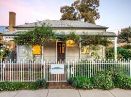 5 Connelly - Echuca Holiday Homes，位于伊丘卡的宠物友好酒店