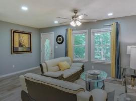 Athens home with Deck Near Sanford Stadium