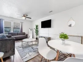 Cozy 2BD Near Walmart HQ with Long Stay Savings