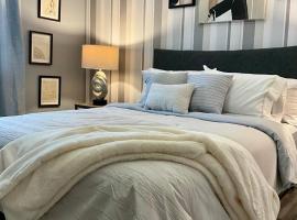 Cozy Airport Heights Stay, 3 minutes to Airport