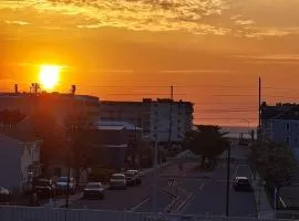 Family Friendly 2BR Condo with Large Balcony, Partial Ocean Views