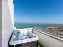 Sunset LakeView with Jacuzzi
