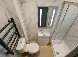 133 Wood Green Studios to Central London