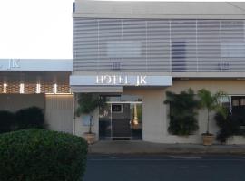 Hotel JK，位于Fronteira的酒店