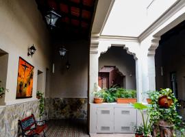 德拉琳达酒店，位于萨尔塔的低价酒店