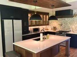 Spacious 5 bedroom house in charming Stone Mountain