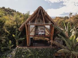 Ibuku Hotel Guatapé - Chalets，位于瓜塔佩的酒店