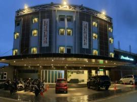 Darefan Hotel Sorong，位于Domine Eduard Osok Airport的酒店