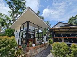 Nahm Khao Sok Hostel and Camping